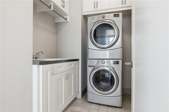 Building Photo - 1065 Peachtree St NE