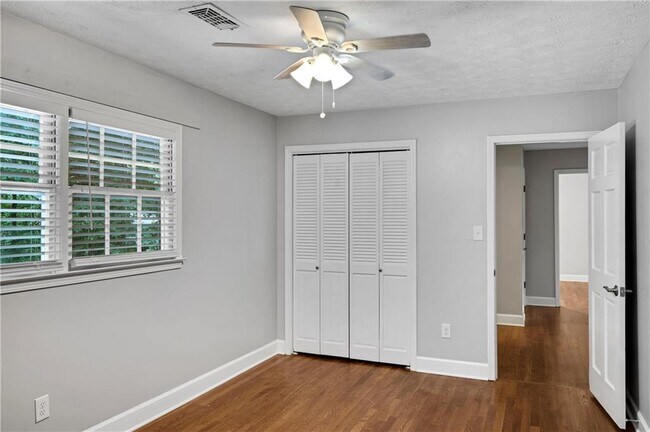 Building Photo - 5223 Davantry Dr