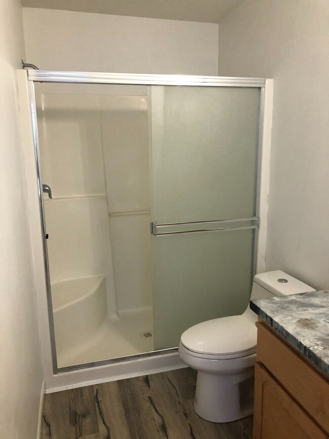 Building Photo - Wonderful 3B/2.5Ba Home that Backs to Peac...