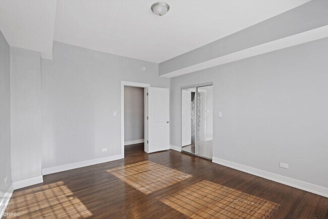 Building Photo - 4359 S King Dr