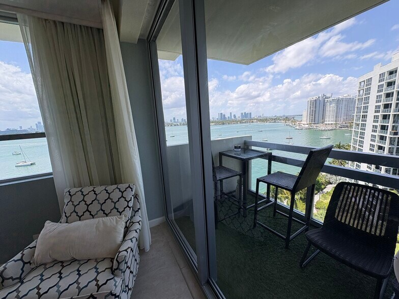 balcony with ample seating - 1500 Bay Rd