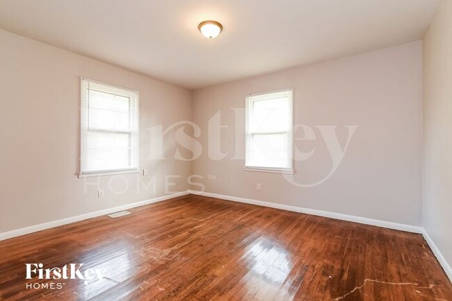 Building Photo - 145 Oleta Dr