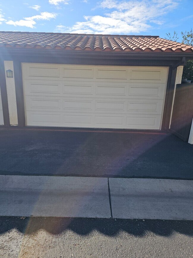 Building Photo - 3946 Mesa Cir Dr
