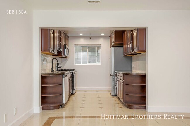 Building Photo - 317 S Hamel Rd