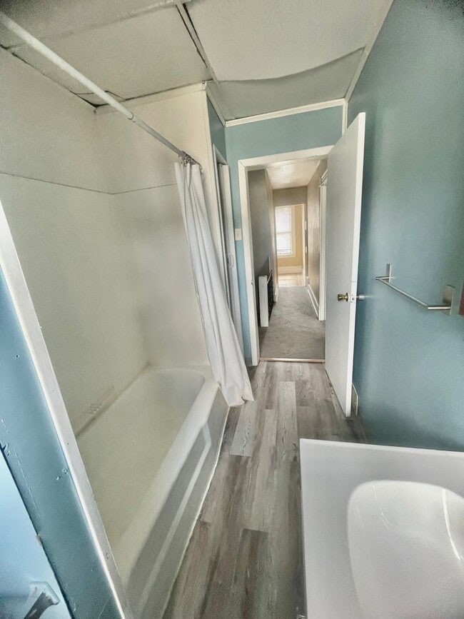 Building Photo - 4 bedroom. 1.5 Bath- Turtle Creek Pa