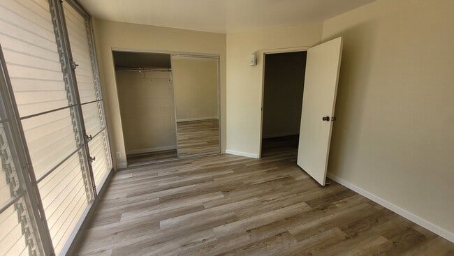 Building Photo - Newly Renovated 2bd, 1bath, 2 pkg 890sqft ...