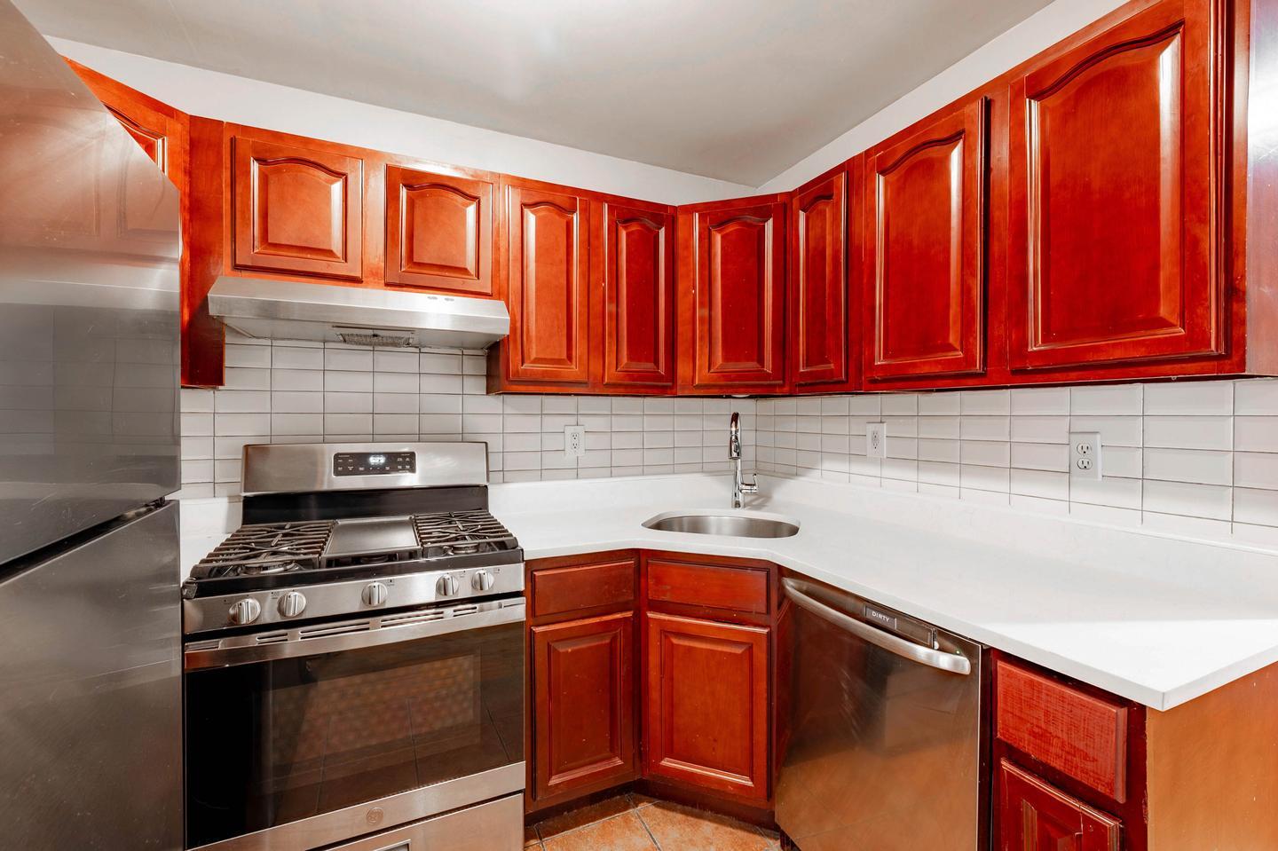 Building Photo - Bright & Airy Brooklyn Home | Comfortable city living