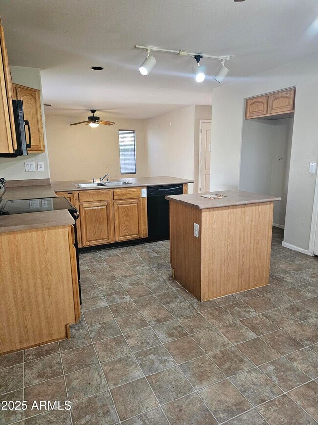 Building Photo - 16564 W Melvin St