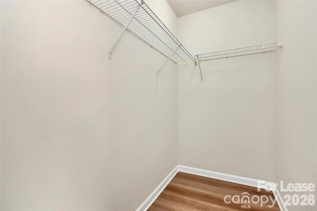 Building Photo - 915 Par One Ct