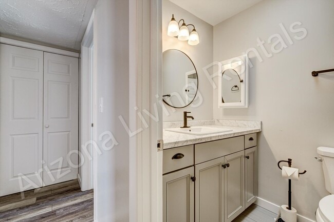Building Photo - RENOVATED CUL-DE-SAC HOME