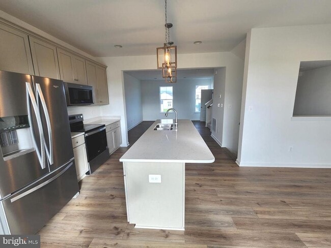 Building Photo - 229 Hillsdale Pl