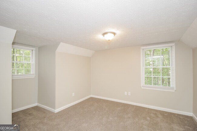 Building Photo - 345 Justin Dr