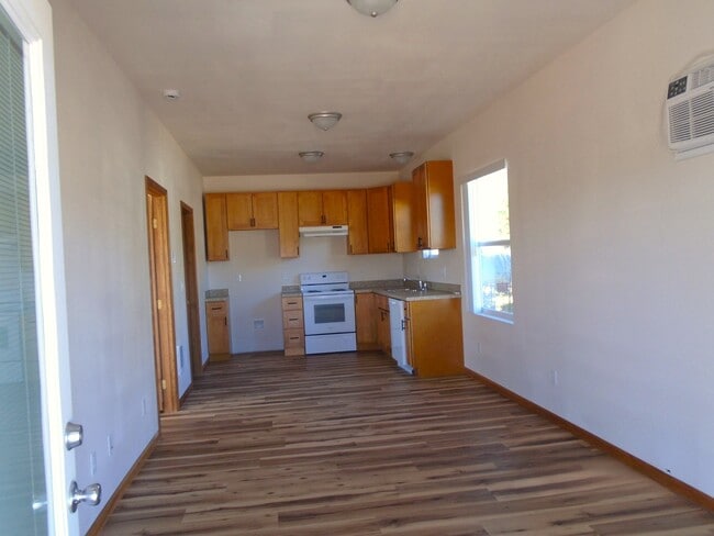 Building Photo - 632 N 4th St