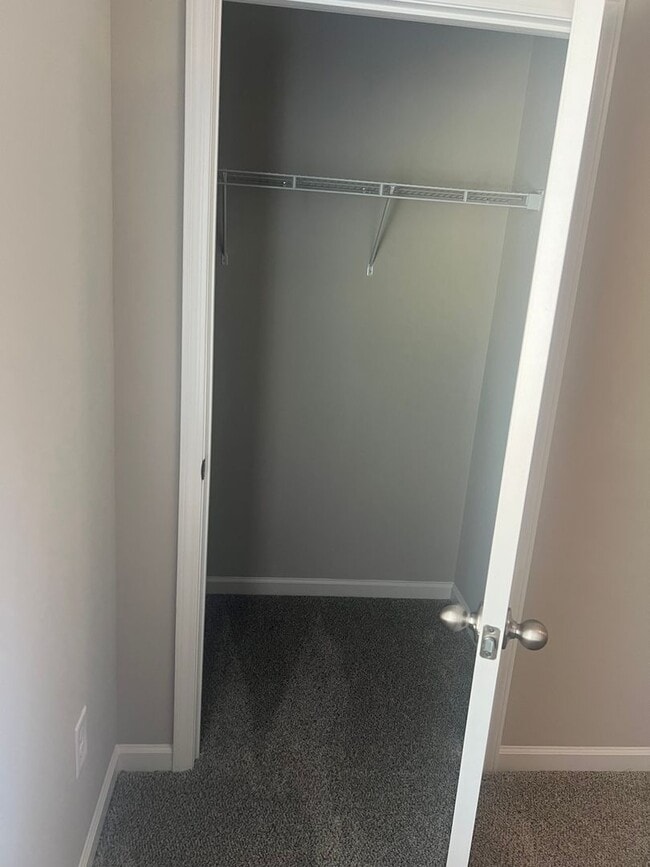 Building Photo - 2 Bedroom 1.5 Bath Townhome Only $1595.00