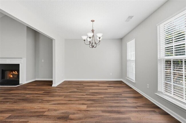 Building Photo - 465 Camella Cir