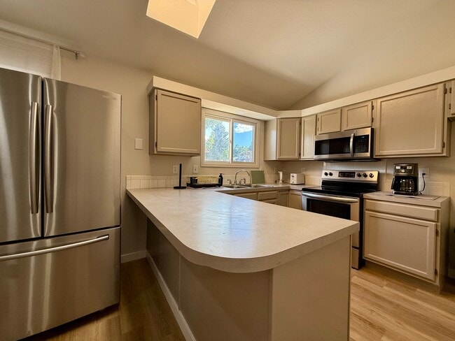 Building Photo - 411 Ruby Dr