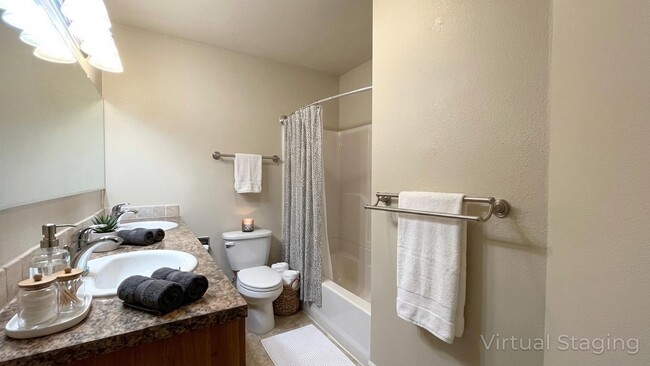 Building Photo - 106 Pearl Ave SE