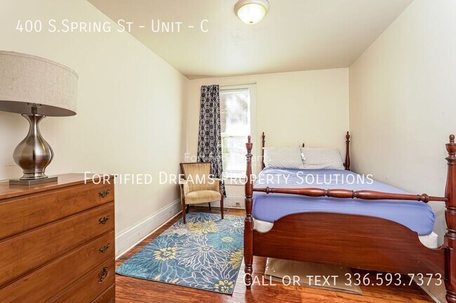 Building Photo - 400 S.Spring St - Unit-C