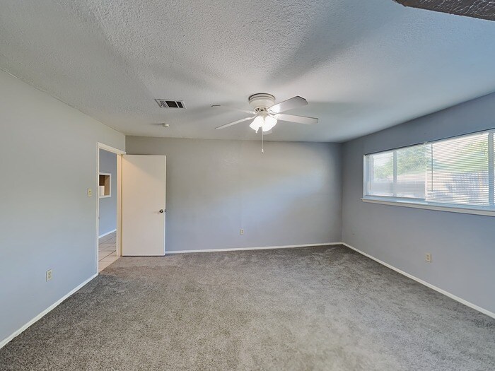 Building Photo - 7767 Water Park Ln