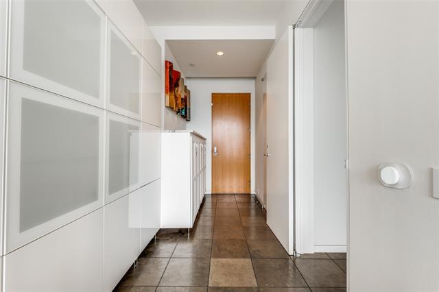 Building Photo - 2430 Victory Park Ln