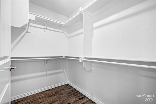 Building Photo - 4446 W Barhem Dr