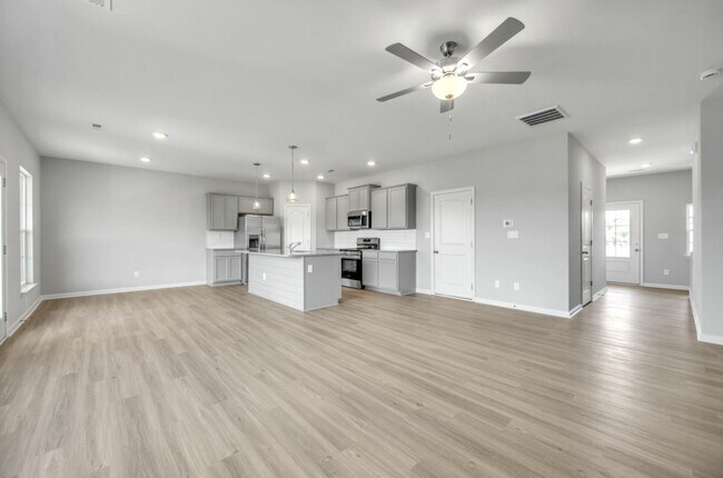 Building Photo - 828 Halford Pl