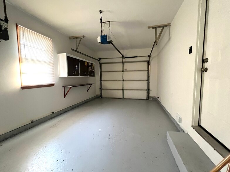 Attached garagge - 18909 Lorenz Ave