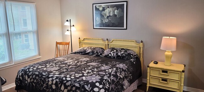 Building Photo - Funished Resort Style Condo in Gated Community- River Front