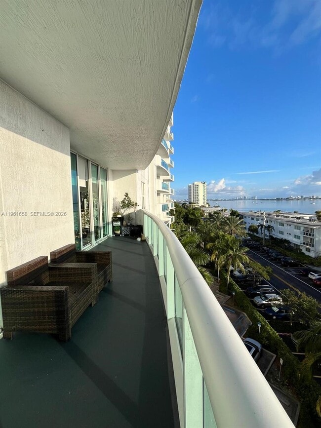 Building Photo - 7910 Harbor Island Dr