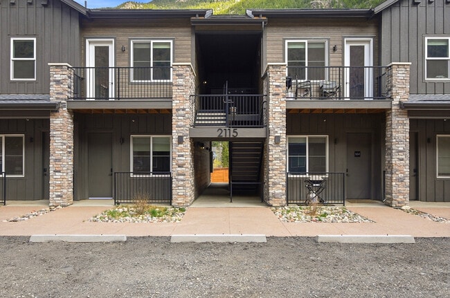 Building Photo - 2115 Hummingbird Wy