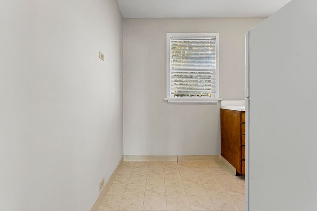 Building Photo - Rare 2 bedroom 1 bath HOUSE by Columbia River Marina!