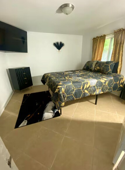 Building Photo - 1725 Hudson Rd