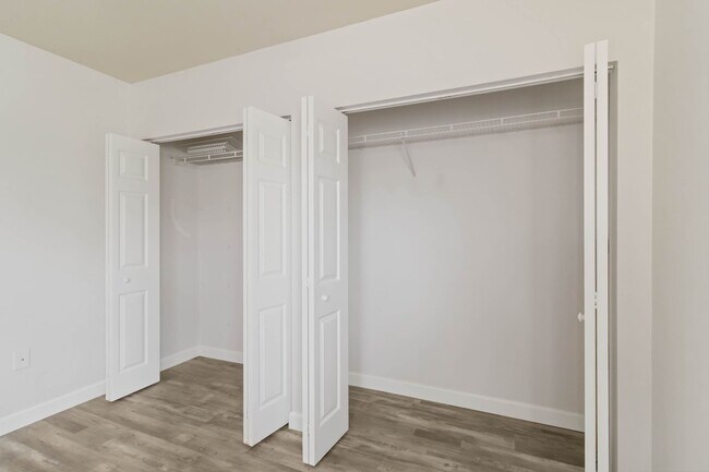Building Photo - Newly updated 2 Bed / 2 Bath condo availab...