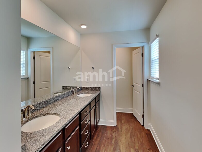 Building Photo - 808 Headland Wy