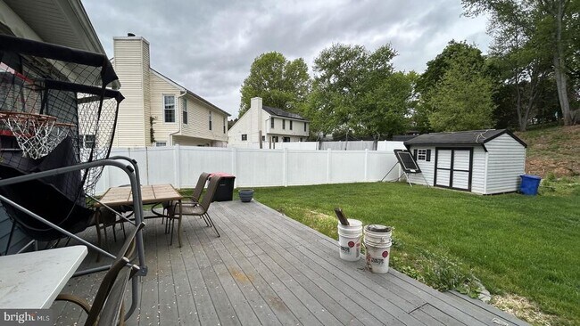 Building Photo - 215 Hitching Post Dr