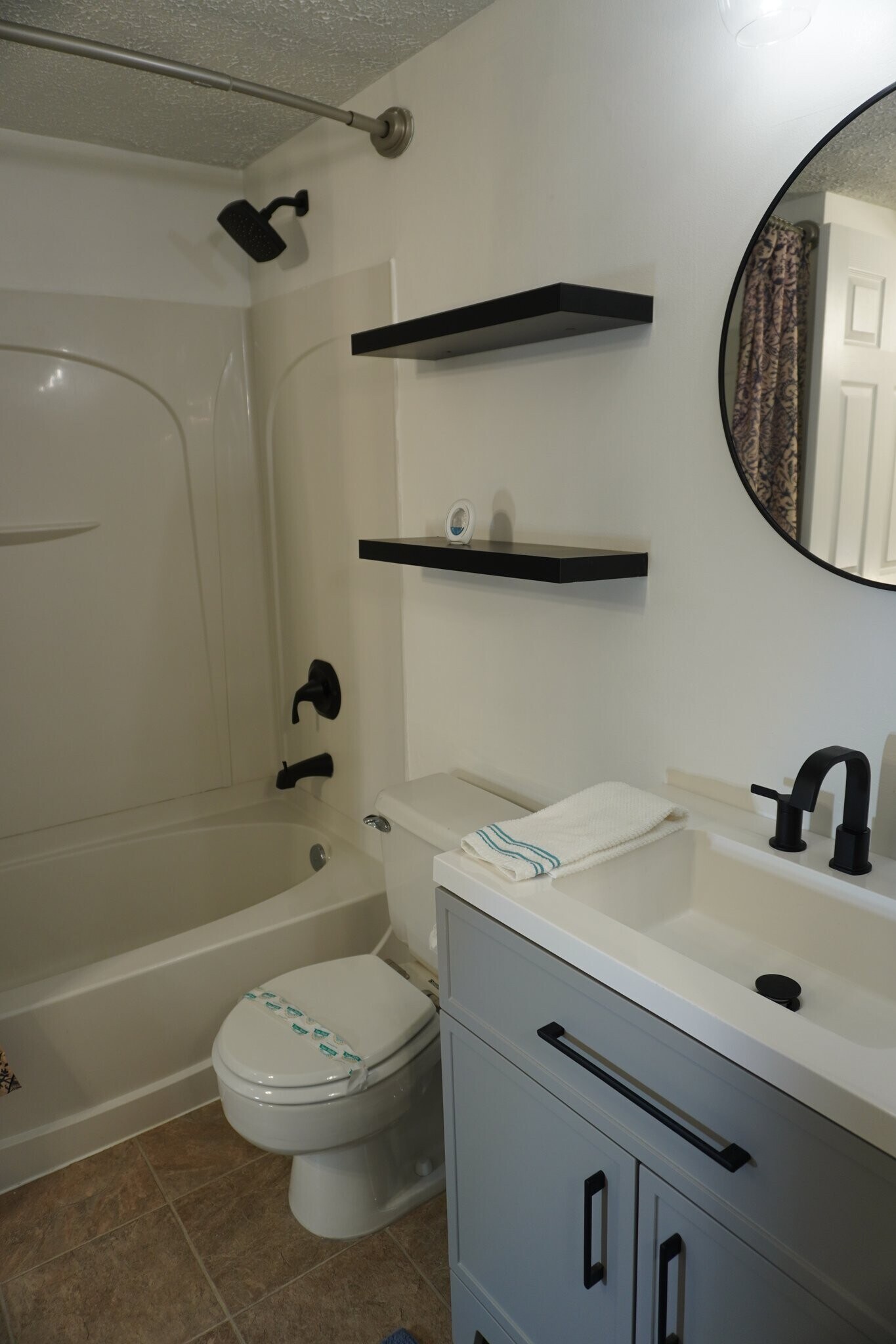 Building Photo - 25 Stillwood Cir