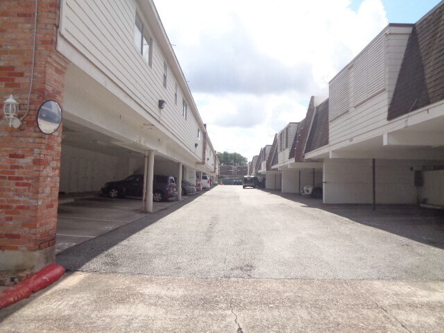 Building Photo - 2585 Marilee Ln