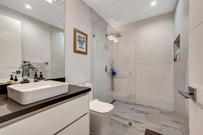 Building Photo - 12895 SW 75th Ave
