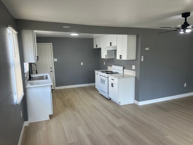 Building Photo - SMRSB