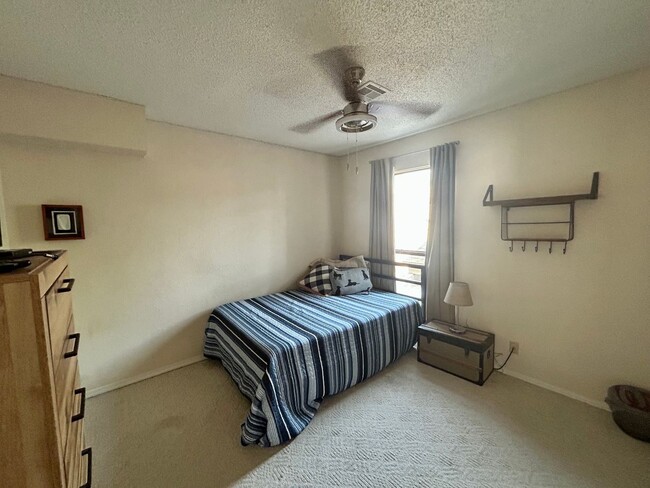 Building Photo - Gorgeous Condo in The Gated Community of T...