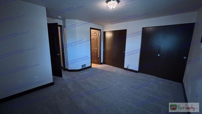 Building Photo - CFC (Russell)-Spanaway Duplex