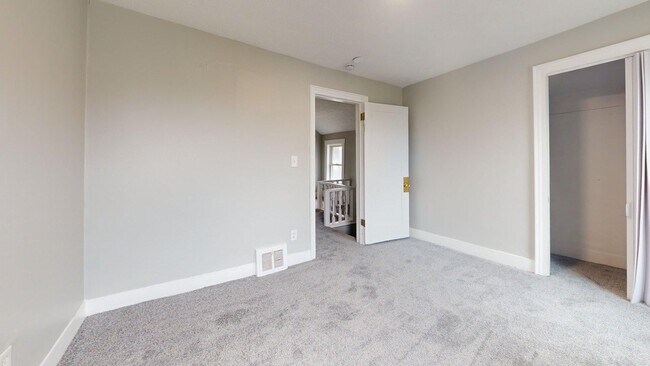 Building Photo - Lorain/W.73 neighborhood, updated 3 bed/1 bath single family house.