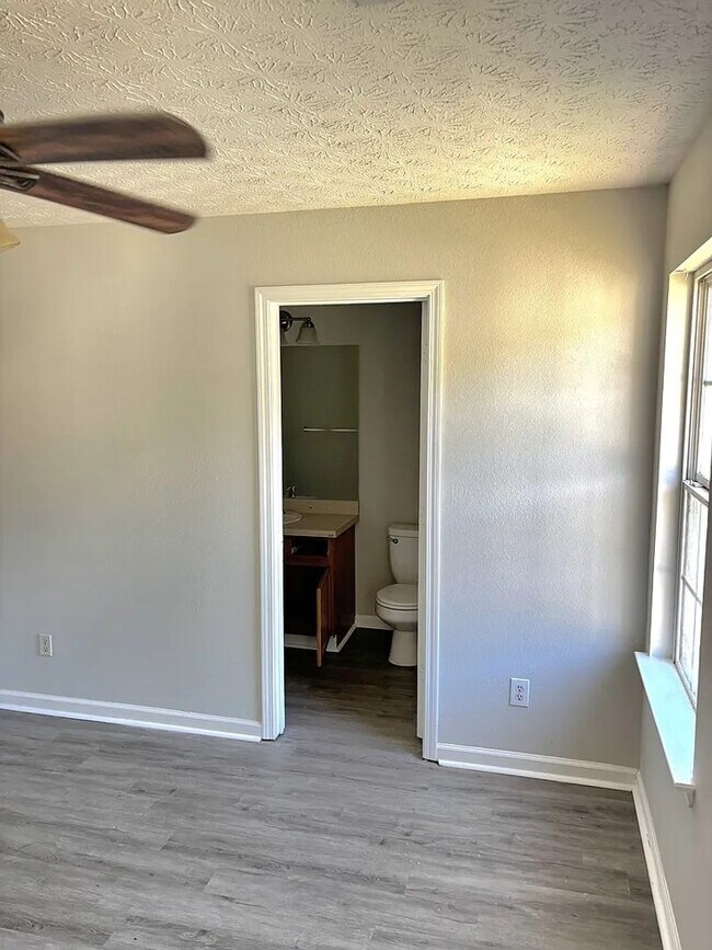 Building Photo - 3 Bed and 2 Bath Home in Atlanta!