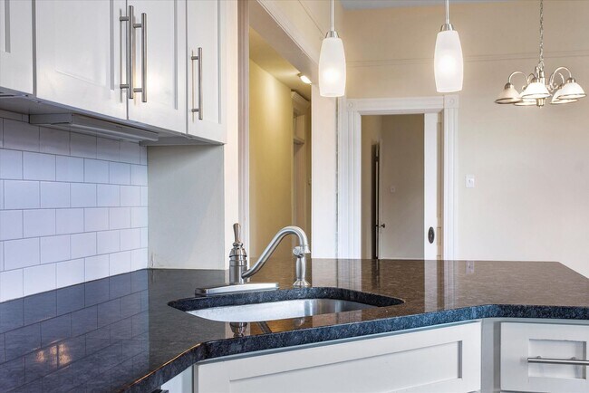 Building Photo - Swanky 2000 sf duplex in the heart of Church Hill