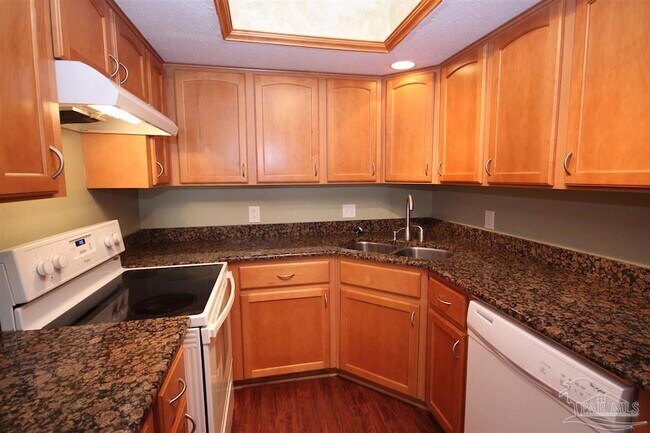 Building Photo - 3528 Parkwood Ave