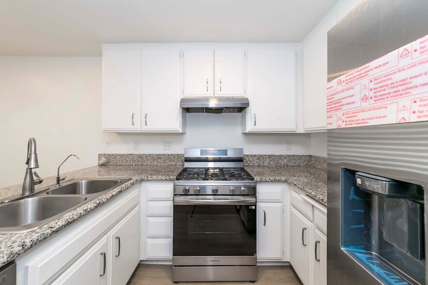 Building Photo - 2423 Coventry Cir