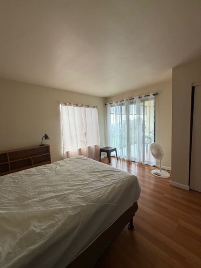 Building Photo - $1,500 / 1 Bed / 2 Bath Furnished Condo (Kailua Kona)