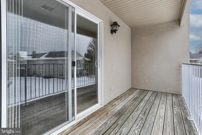 Building Photo - 211 Sparrow Rd