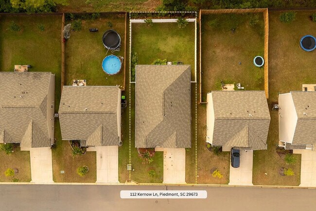 Building Photo - 4 Bedroom 2 Bathroom