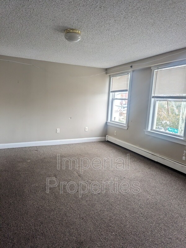 Building Photo - 251 Pine St